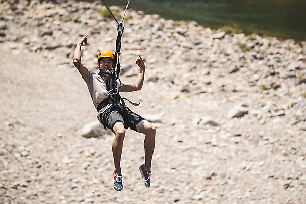 포토 JPG 주간 전신 남자 레저 한명 미소 사람 손짓 성인 야외 앞모습 여름 30대 레포츠 손들기 한국인 헬멧 안전장비 즐거움 인제군 성인남자한명만 짚트랙 액티비티 국내포토 자연요소 1 계절 감정 뷰포인트 모션 표정 안전 동양인 장년 장비 보호장비 강원도 남자한명만 성인남자만 파일형식