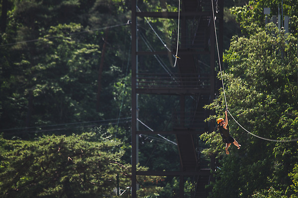 포토 JPG 주간 전신 여자 레저 한명 사람 손짓 성인 야외 옆모습 뒷모습 여름 30대 레포츠 손들기 한국인 헬멧 안전장비 즐거움 손뻗기 인제군 성인여자한명만 짚트랙 액티비티 국내포토 자연요소 1 계절 감정 뷰포인트 모션 안전 동양인 장년 장비 보호장비 강원도 여자한명만 성인여자만 파일형식