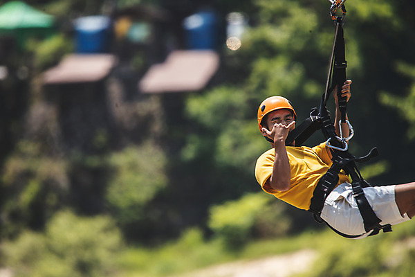 포토 JPG 주간 남자 레저 윙크 한명 미소 사람 손짓 상반신 20대 성인 야외 옆모습 여름 레포츠 눈감음 한국인 헬멧 안전장비 즐거움 인제군 성인남자한명만 짚트랙 액티비티 국내포토 자연요소 1 계절 감정 뷰포인트 모션 표정 안전 동양인 청년 장비 보호장비 강원도 남자한명만 성인남자만 파일형식