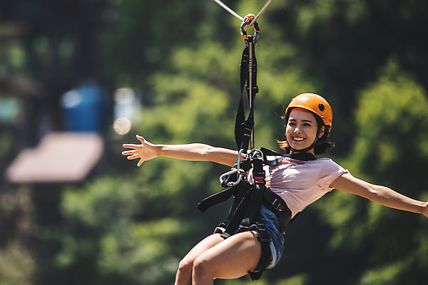 포토 JPG 주간 응시 여자 팔벌리기 레저 한명 미소 사람 손짓 상반신 20대 성인 야외 앞모습 여름 레포츠 한국인 헬멧 안전장비 즐거움 손뻗기 인제군 성인여자한명만 짚트랙 액티비티 국내포토 자연요소 1 시선 계절 감정 뷰포인트 모션 표정 안전 동양인 청년 장비 보호장비 강원도 여자한명만 성인여자만 파일형식