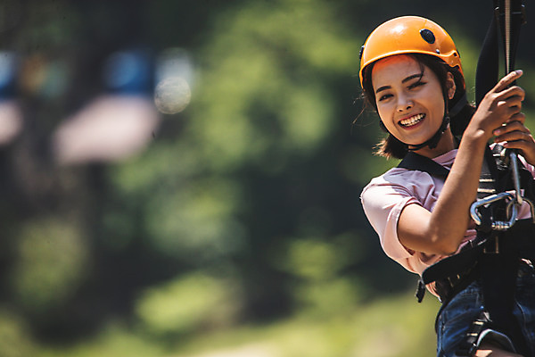 포토 JPG 주간 응시 여자 레저 한명 미소 사람 상반신 20대 성인 야외 앞모습 여름 레포츠 한국인 잡기 헬멧 안전장비 즐거움 인제군 성인여자한명만 짚트랙 액티비티 국내포토 자연요소 1 시선 계절 감정 뷰포인트 모션 표정 안전 동양인 청년 장비 보호장비 강원도 여자한명만 성인여자만 파일형식