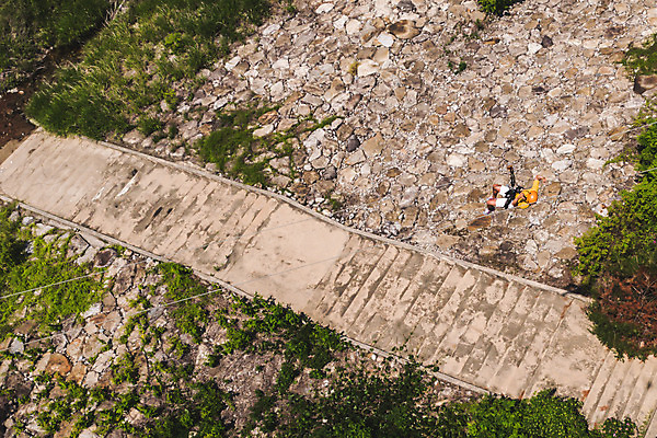 포토 JPG 주간 전신 남자 레저 한명 사람 손짓 20대 성인 야외 앞모습 여름 레포츠 손들기 한국인 즐거움 항공촬영 드론 인제군 성인남자한명만 짚트랙 액티비티 국내포토 자연요소 1 계절 감정 뷰포인트 모션 동양인 청년 강원도 남자한명만 성인남자만 파일형식