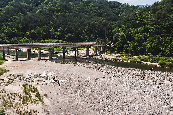 포토 JPG 주간 전신 여자 레저 한명 사람 성인 야외 옆모습 여름 30대 레포츠 한국인 잡기 즐거움 항공촬영 드론 인제군 성인여자한명만 짚트랙 액티비티 국내포토 자연요소 1 계절 감정 뷰포인트 모션 동양인 장년 강원도 여자한명만 성인여자만 파일형식