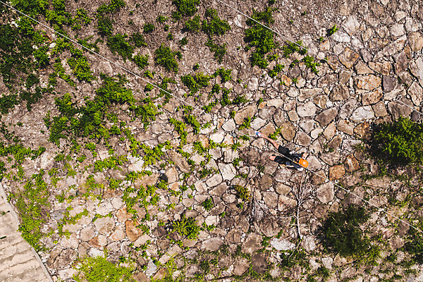포토 JPG 주간 전신 남자 레저 한명 사람 손짓 성인 야외 앞모습 여름 30대 레포츠 손들기 한국인 잡기 즐거움 항공촬영 드론 인제군 성인남자한명만 짚트랙 액티비티 국내포토 자연요소 1 계절 감정 뷰포인트 모션 동양인 장년 강원도 남자한명만 성인남자만 파일형식