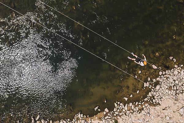 포토 JPG 주간 전신 남자 레저 한명 사람 성인 야외 앞모습 여름 30대 레포츠 한국인 즐거움 항공촬영 드론 인제군 성인남자한명만 짚트랙 액티비티 국내포토 자연요소 1 계절 감정 뷰포인트 동양인 장년 강원도 남자한명만 성인남자만 파일형식