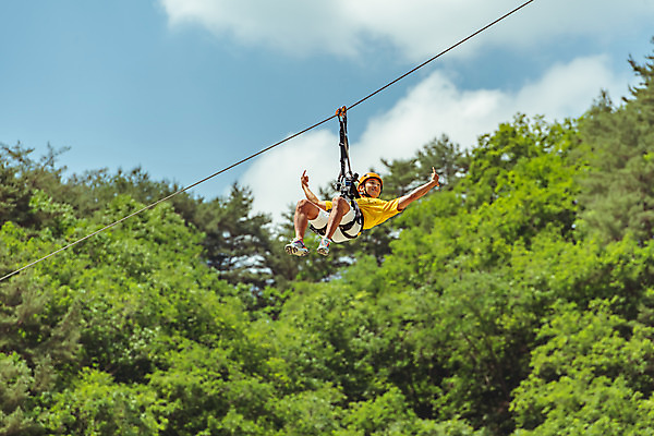 포토 JPG 주간 전신 구름 남자 로우앵글 하늘 팔벌리기 레저 한명 미소 사람 손짓 20대 성인 야외 옆모습 여름 레포츠 손들기 한국인 즐거움 인제군 성인남자한명만 짚트랙 액티비티 국내포토 자연요소 1 계절 감정 뷰포인트 모션 표정 동양인 청년 강원도 남자한명만 성인남자만 파일형식