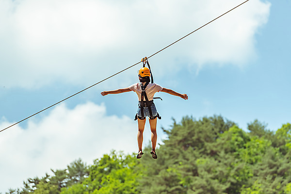 포토 JPG 주간 전신 구름 여자 로우앵글 하늘 팔벌리기 레저 한명 사람 손짓 20대 성인 야외 뒷모습 여름 레포츠 손들기 한국인 즐거움 인제군 성인여자한명만 짚트랙 액티비티 국내포토 자연요소 1 계절 감정 뷰포인트 모션 동양인 청년 강원도 여자한명만 성인여자만 파일형식
