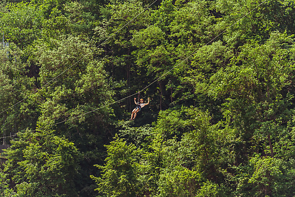 포토 JPG 주간 전신 여자 로우앵글 팔벌리기 레저 한명 미소 사람 손짓 20대 성인 야외 옆모습 여름 레포츠 손들기 한국인 즐거움 인제군 성인여자한명만 짚트랙 액티비티 국내포토 자연요소 1 계절 감정 뷰포인트 모션 표정 동양인 청년 강원도 여자한명만 성인여자만 파일형식