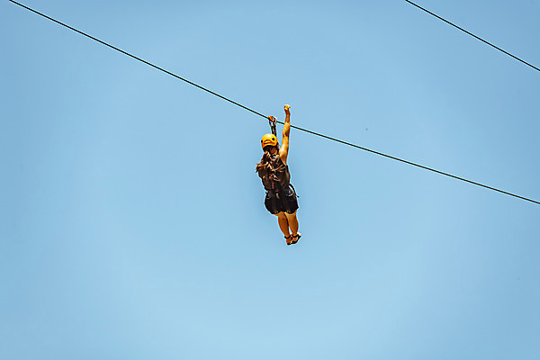 포토 JPG 주간 전신 여자 로우앵글 하늘 레저 한명 사람 손짓 성인 야외 뒷모습 여름 30대 레포츠 손들기 한국인 즐거움 인제군 성인여자한명만 짚트랙 액티비티 국내포토 자연요소 1 계절 감정 뷰포인트 모션 동양인 장년 강원도 여자한명만 성인여자만 파일형식