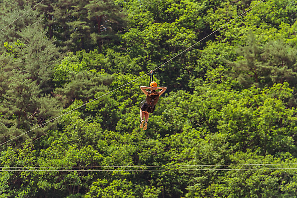 포토 JPG 주간 전신 여자 로우앵글 레저 한명 사람 성인 야외 뒷모습 여름 30대 레포츠 한국인 즐거움 인제군 성인여자한명만 짚트랙 액티비티 국내포토 자연요소 1 계절 감정 뷰포인트 동양인 장년 강원도 여자한명만 성인여자만 파일형식