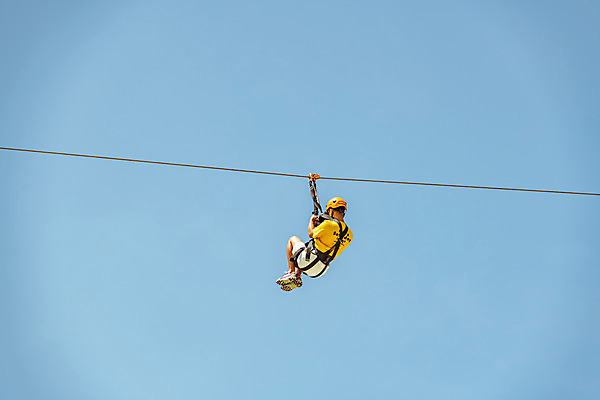 포토 JPG 주간 전신 구름 남자 로우앵글 하늘 레저 한명 사람 20대 성인 야외 뒷모습 여름 레포츠 한국인 잡기 즐거움 인제군 성인남자한명만 짚트랙 액티비티 국내포토 자연요소 1 계절 감정 뷰포인트 모션 동양인 청년 강원도 남자한명만 성인남자만 파일형식