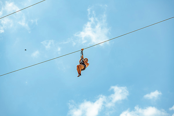 포토 JPG 주간 전신 구름 여자 로우앵글 하늘 레저 한명 미소 사람 20대 성인 야외 옆모습 여름 레포츠 한국인 잡기 즐거움 인제군 성인여자한명만 짚트랙 액티비티 국내포토 자연요소 1 계절 감정 뷰포인트 모션 표정 동양인 청년 강원도 여자한명만 성인여자만 파일형식