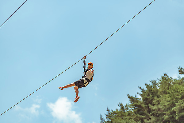 포토 JPG 주간 전신 구름 남자 로우앵글 하늘 레저 한명 미소 사람 성인 야외 옆모습 여름 30대 레포츠 한국인 엄지손가락 최고 즐거움 인제군 성인남자한명만 짚트랙 액티비티 국내포토 자연요소 1 계절 감정 뷰포인트 손가락 표정 동양인 장년 강원도 남자한명만 성인남자만 파일형식