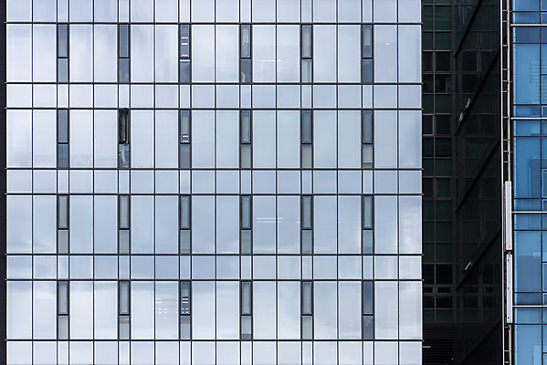 포토 JPG 주간 구름 건축물 외관 현대건축 건축 하늘색 회사 비즈니스 하늘 직장 풍경 근접촬영 빌딩 사람없음 야외 건물 도시풍경 반사 고층빌딩 도시 빌딩숲 국내포토 자연요소 뷰포인트 파란색 파일형식