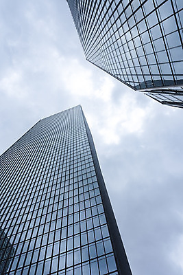 포토 JPG 주간 구름 건축물 외관 현대건축 건축 로우앵글 하늘색 회사 비즈니스 하늘 직장 풍경 빌딩 사람없음 야외 건물 도시풍경 반사 고층빌딩 도시 빌딩숲 여의도 국내포토 자연요소 뷰포인트 서울 파란색 파일형식