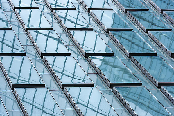 포토 JPG 주간 구름 건축물 외관 현대건축 건축 하늘색 회사 비즈니스 하늘 직장 풍경 근접촬영 빌딩 사람없음 야외 건물 도시풍경 반사 고층빌딩 도시 빌딩숲 여의도 국내포토 자연요소 뷰포인트 서울 파란색 파일형식