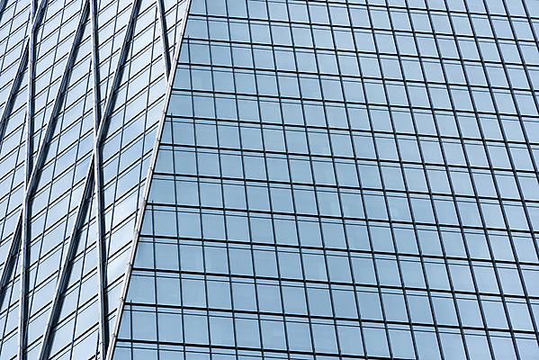 포토 JPG 주간 구름 건축물 외관 현대건축 건축 하늘색 회사 비즈니스 하늘 직장 풍경 근접촬영 빌딩 사람없음 야외 건물 도시풍경 반사 고층빌딩 도시 빌딩숲 여의도 국내포토 자연요소 뷰포인트 서울 파란색 파일형식