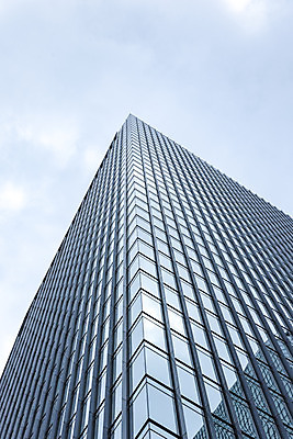 포토 JPG 주간 구름 건축물 외관 현대건축 건축 로우앵글 하늘색 회사 비즈니스 하늘 직장 풍경 빌딩 사람없음 야외 건물 도시풍경 반사 고층빌딩 도시 빌딩숲 여의도 국내포토 자연요소 뷰포인트 서울 파란색 파일형식