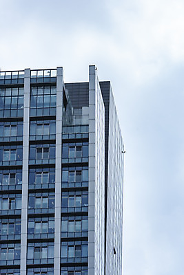 포토 JPG 주간 구름 건축물 외관 현대건축 건축 하늘색 회사 비즈니스 하늘 직장 풍경 근접촬영 빌딩 사람없음 야외 건물 파란색 도시풍경 반사 맑음 고층빌딩 도시 빌딩숲 여의도 국내포토 자연요소 뷰포인트 컬러 날씨 서울 파일형식