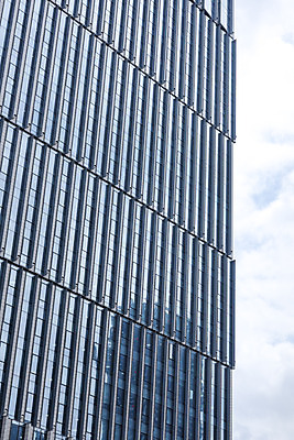 포토 JPG 주간 구름 건축물 외관 현대건축 건축 하늘색 회사 비즈니스 하늘 직장 풍경 근접촬영 빌딩 사람없음 야외 건물 파란색 도시풍경 반사 맑음 고층빌딩 도시 빌딩숲 여의도 국내포토 자연요소 뷰포인트 컬러 날씨 서울 파일형식