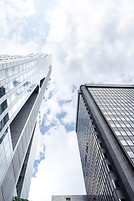 포토 JPG 주간 구름 건축물 외관 현대건축 건축 로우앵글 회사 비즈니스 하늘 직장 풍경 빌딩 사람없음 야외 건물 도시풍경 반사 맑음 고층빌딩 도시 빌딩숲 여의도 국내포토 자연요소 뷰포인트 날씨 서울 파일형식