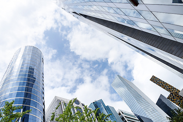 포토 JPG 주간 구름 건축물 외관 현대건축 건축 로우앵글 하늘색 회사 비즈니스 하늘 직장 풍경 빌딩 사람없음 야외 건물 도시풍경 반사 맑음 고층빌딩 도시 빌딩숲 여의도 국내포토 자연요소 뷰포인트 날씨 서울 파란색 파일형식