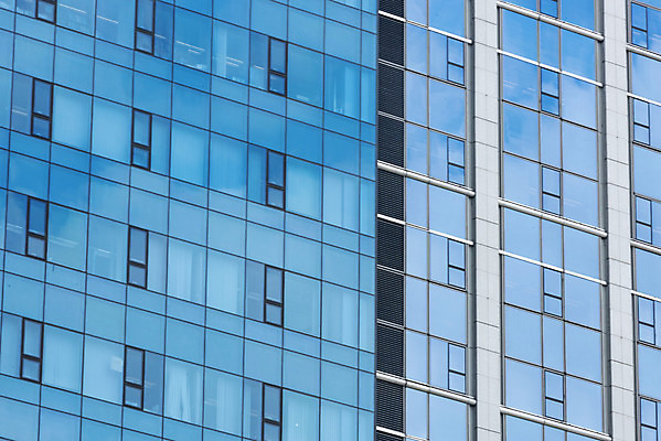 포토 JPG 주간 구름 건축물 외관 현대건축 건축 하늘색 회사 비즈니스 하늘 직장 풍경 근접촬영 빌딩 사람없음 야외 건물 도시풍경 반사 고층빌딩 도시 빌딩숲 여의도 국내포토 자연요소 뷰포인트 서울 파란색 파일형식