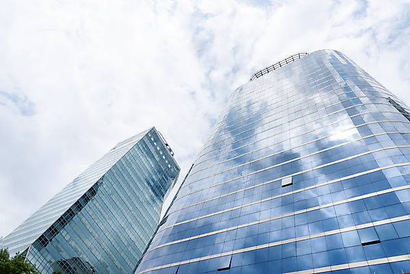 포토 JPG 주간 구름 건축물 외관 현대건축 건축 로우앵글 하늘색 회사 비즈니스 하늘 직장 풍경 빌딩 사람없음 야외 건물 도시풍경 반사 맑음 고층빌딩 도시 빌딩숲 여의도 국내포토 자연요소 뷰포인트 날씨 서울 파란색 파일형식