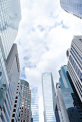 포토 JPG 주간 구름 건축물 외관 현대건축 건축 로우앵글 하늘색 회사 비즈니스 하늘 직장 풍경 빌딩 사람없음 야외 건물 도시풍경 반사 맑음 고층빌딩 도시 빌딩숲 여의도 국내포토 자연요소 뷰포인트 날씨 서울 파란색 파일형식