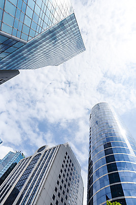 포토 JPG 주간 구름 건축물 외관 현대건축 건축 로우앵글 하늘색 회사 비즈니스 하늘 직장 풍경 빌딩 사람없음 야외 건물 도시풍경 반사 맑음 고층빌딩 도시 빌딩숲 여의도 국내포토 자연요소 뷰포인트 날씨 서울 파란색 파일형식