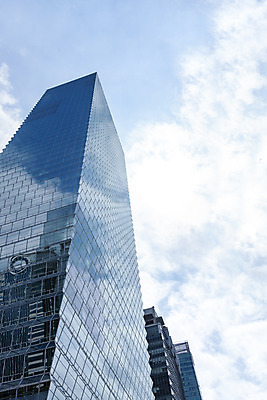 포토 JPG 주간 구름 건축물 외관 현대건축 건축 로우앵글 하늘색 회사 비즈니스 하늘 직장 풍경 빌딩 사람없음 야외 건물 도시풍경 반사 맑음 고층빌딩 도시 빌딩숲 여의도 국내포토 자연요소 뷰포인트 날씨 서울 파란색 파일형식