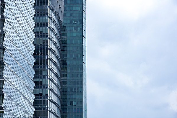 포토 JPG 주간 구름 건축물 외관 현대건축 건축 하늘색 회사 비즈니스 하늘 직장 풍경 빌딩 사람없음 야외 건물 도시풍경 반사 맑음 고층빌딩 도시 빌딩숲 여의도 국내포토 자연요소 날씨 서울 파란색 파일형식