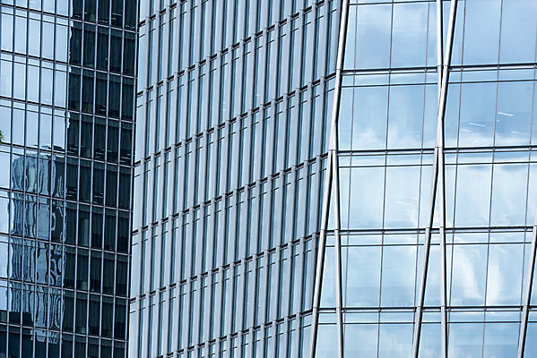 포토 JPG 주간 구름 건축물 외관 현대건축 건축 하늘색 회사 비즈니스 하늘 직장 풍경 근접촬영 빌딩 사람없음 야외 건물 도시풍경 반사 고층빌딩 도시 빌딩숲 여의도 국내포토 자연요소 뷰포인트 서울 파란색 파일형식