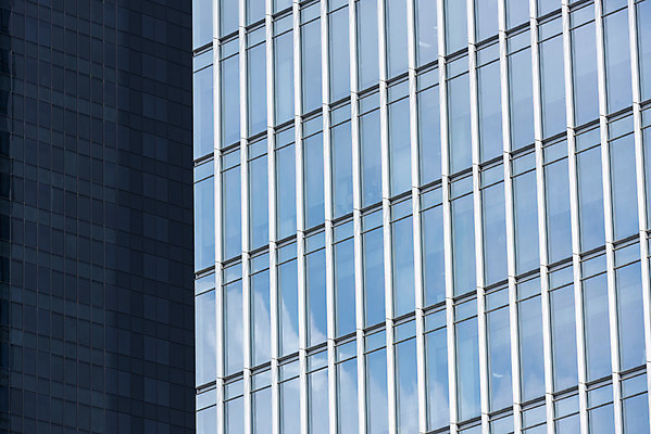 포토 JPG 주간 구름 건축물 외관 현대건축 건축 하늘색 회사 비즈니스 하늘 직장 풍경 근접촬영 빌딩 사람없음 야외 건물 도시풍경 반사 고층빌딩 도시 빌딩숲 여의도 국내포토 자연요소 뷰포인트 서울 파란색 파일형식