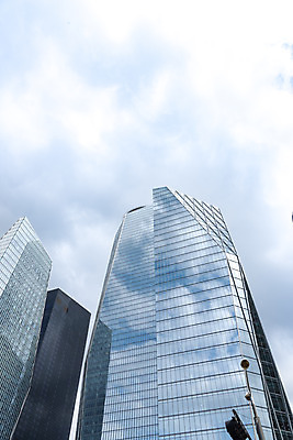 포토 JPG 주간 구름 건축물 외관 현대건축 건축 로우앵글 하늘색 회사 비즈니스 하늘 직장 풍경 빌딩 사람없음 야외 건물 도시풍경 반사 맑음 고층빌딩 도시 빌딩숲 여의도 국내포토 자연요소 뷰포인트 날씨 서울 파란색 파일형식