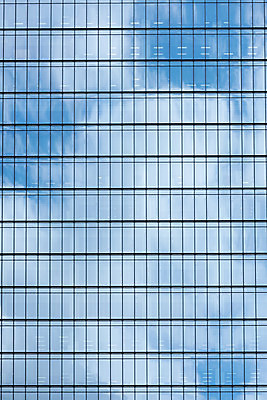 포토 JPG 주간 구름 건축물 외관 현대건축 건축 하늘색 회사 비즈니스 하늘 직장 풍경 근접촬영 빌딩 사람없음 야외 건물 도시풍경 반사 고층빌딩 도시 빌딩숲 여의도 국내포토 자연요소 뷰포인트 서울 파란색 파일형식