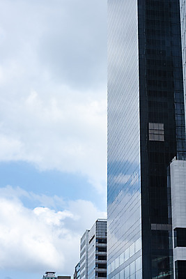 포토 JPG 주간 구름 건축물 외관 현대건축 건축 하늘색 회사 비즈니스 하늘 직장 풍경 빌딩 사람없음 야외 건물 도시풍경 반사 맑음 고층빌딩 도시 빌딩숲 여의도 국내포토 자연요소 날씨 서울 파란색 파일형식