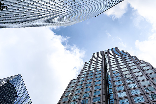 포토 JPG 주간 구름 건축물 외관 현대건축 건축 로우앵글 하늘색 회사 비즈니스 하늘 직장 풍경 빌딩 사람없음 야외 건물 도시풍경 반사 맑음 고층빌딩 도시 빌딩숲 여의도 국내포토 자연요소 뷰포인트 날씨 서울 파란색 파일형식