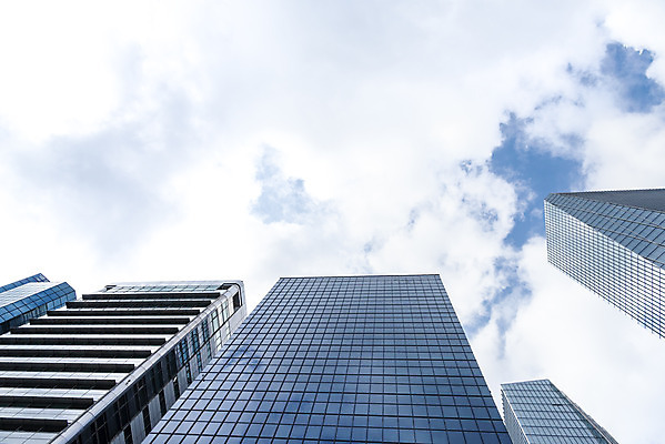 포토 JPG 주간 구름 건축물 외관 현대건축 건축 로우앵글 하늘색 회사 비즈니스 하늘 직장 풍경 빌딩 사람없음 야외 건물 도시풍경 반사 맑음 고층빌딩 도시 빌딩숲 여의도 국내포토 자연요소 뷰포인트 날씨 서울 파란색 파일형식