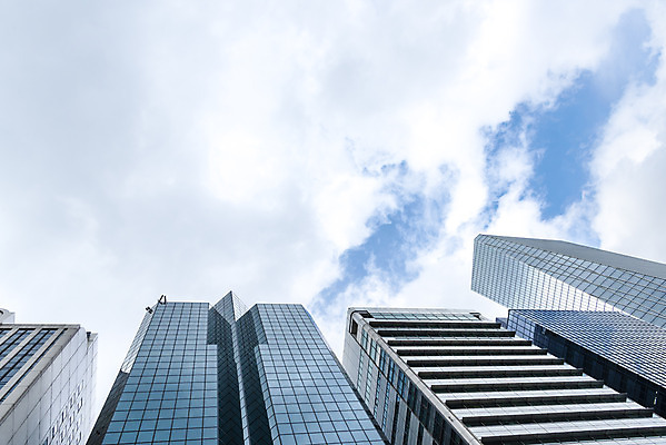 포토 JPG 주간 구름 건축물 외관 현대건축 건축 로우앵글 하늘색 회사 비즈니스 하늘 직장 풍경 빌딩 사람없음 야외 건물 도시풍경 반사 맑음 고층빌딩 도시 빌딩숲 여의도 국내포토 자연요소 뷰포인트 날씨 서울 파란색 파일형식