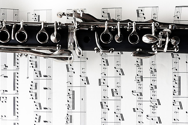 포토 JPG 스튜디오촬영 악기 음악 문화예술 실내 관악기 취미 사람없음 하이앵글 한개 클래식 목관악기 악보 서양악기 음악교육 클라리넷 오케스트라 플랫레이 음악치료 홀리드악기 조옮김악기 국내포토 1 교육 뷰포인트 컨셉 내부 치료 악단 플랫 파일형식