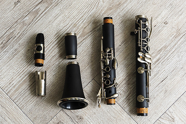 포토 JPG 스튜디오촬영 악기 음악 문화예술 실내 관악기 취미 사람없음 하이앵글 한개 클래식 목관악기 서양악기 음악교육 분해 클라리넷 조립 오케스트라 마우스피스 플랫레이 음악치료 홀리드악기 조옮김악기 배럴 나무배경 국내포토 1 교육 뷰포인트 백그라운드 컨셉 내부 치료 악단 플랫 파일형식