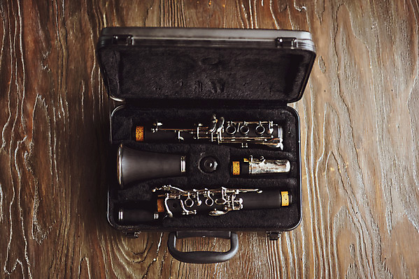 포토 JPG 스튜디오촬영 악기 음악 문화예술 실내 관악기 취미 사람없음 하이앵글 한개 클래식 목관악기 보관함 서양악기 음악교육 클라리넷 오케스트라 플랫레이 음악치료 홀리드악기 조옮김악기 국내포토 1 교육 뷰포인트 컨셉 내부 치료 악단 플랫 파일형식