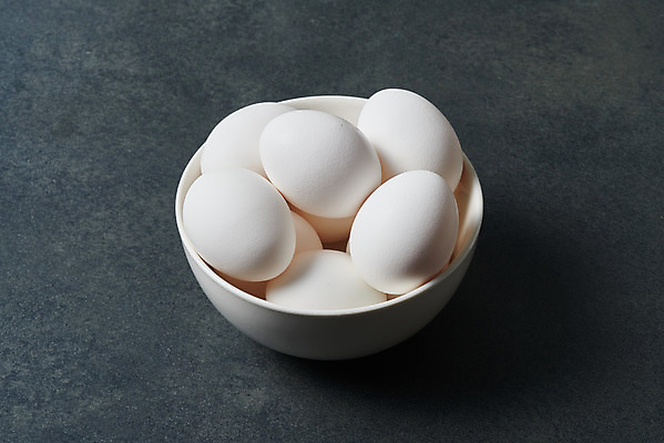 포토 JPG 스튜디오촬영 그릇 음식 식재료 검은배경 실내 누끼 사람없음 하이앵글 계란 알 검은색 여러개 신선 유기농 단백질 국내포토 식기 웰빙 뷰포인트 컬러 다수 백그라운드 내부 영양소 파일형식