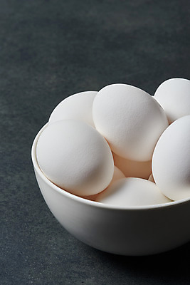 포토 JPG 스튜디오촬영 그릇 음식 식재료 검은배경 실내 누끼 근접촬영 사람없음 하이앵글 계란 알 검은색 여러개 신선 유기농 단백질 국내포토 식기 웰빙 뷰포인트 컬러 다수 백그라운드 내부 영양소 파일형식