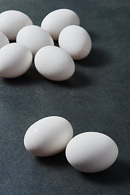 포토 JPG 스튜디오촬영 음식 식재료 검은배경 실내 누끼 사람없음 하이앵글 계란 알 검은색 여러개 신선 유기농 단백질 국내포토 웰빙 뷰포인트 컬러 다수 백그라운드 내부 영양소 파일형식