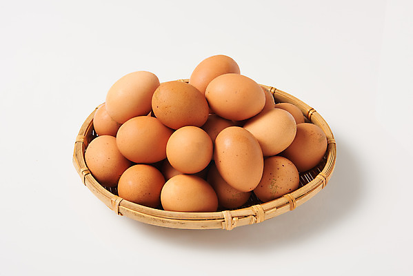 포토 JPG 스튜디오촬영 음식 식재료 실내 누끼 사람없음 하이앵글 바구니 소쿠리 계란 알 여러개 흰색 신선 흰배경 유기농 단백질 국내포토 웰빙 뷰포인트 컬러 다수 백그라운드 내부 영양소 파일형식