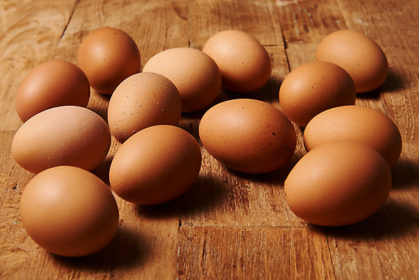 포토 JPG 스튜디오촬영 음식 식재료 실내 누끼 사람없음 하이앵글 갈색 계란 알 여러개 신선 유기농 단백질 나무배경 국내포토 웰빙 뷰포인트 컬러 다수 백그라운드 내부 영양소 파일형식