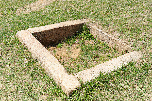 포토 JPG 주간 한국전통 여행 유적지 풍경 잔디 사람없음 야외 관광지 맑음 봄 세계문화유산 문화재 역사 한국사 조선시대 조선왕릉 화성시 효의왕후 정조 건릉 예감 국내포토 자연요소 식물 전통 계절 고건축 날씨 한국 왕 제사 경기도 왕릉 파일형식 왕후