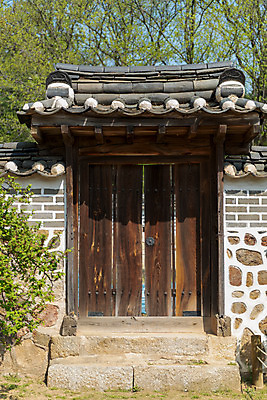 포토 JPG 주간 한국전통 여행 유적지 풍경 사람없음 야외 관광지 담장 맑음 봄 세계문화유산 문화재 역사 한국사 조선시대 전통문 나무문 재실 조선왕릉 화성시 헌경왕후 장조 국내포토 자연요소 전통 계절 고건축 날씨 한국 목재 문 경기도 왕릉 파일형식 왕후